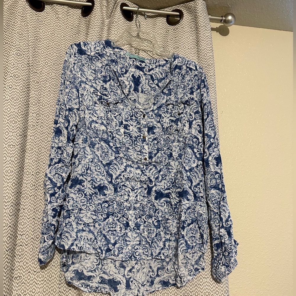 Maurice’s Blue floral print blouse